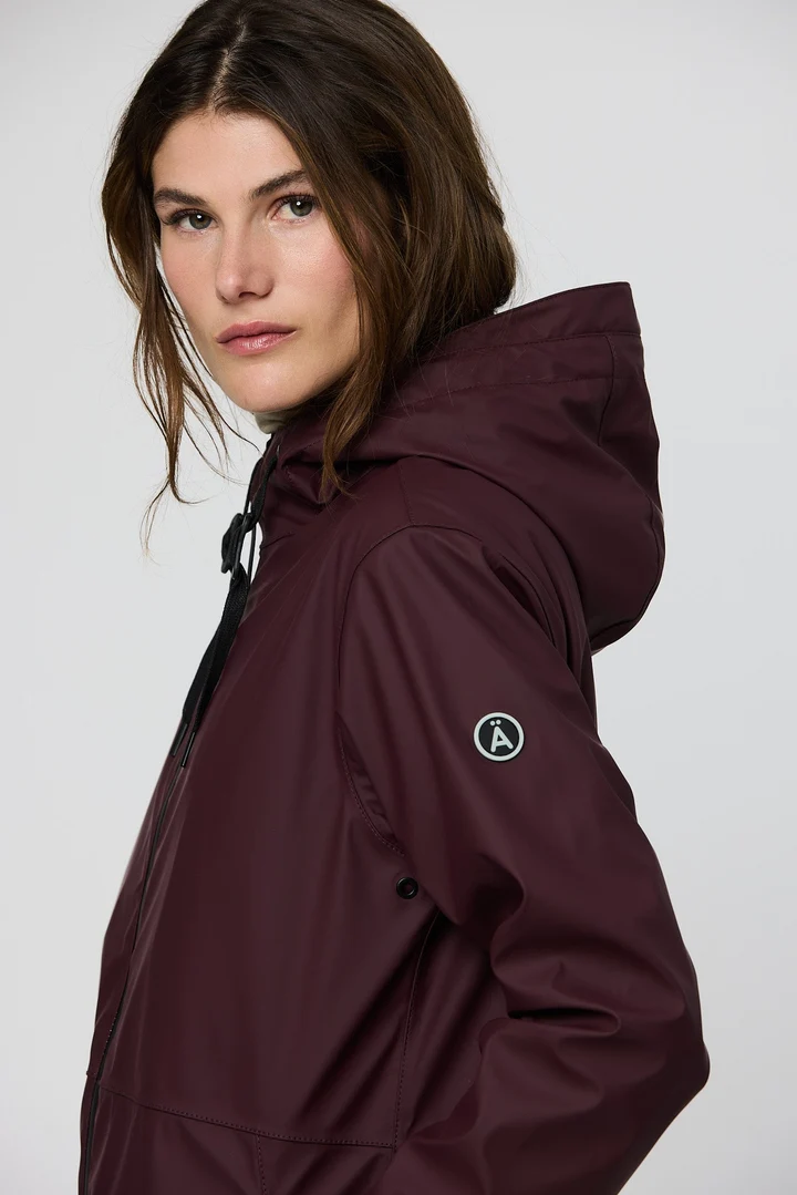 Abrigo  TANTÄ Impermeable de Poliuretano  VAND FIG