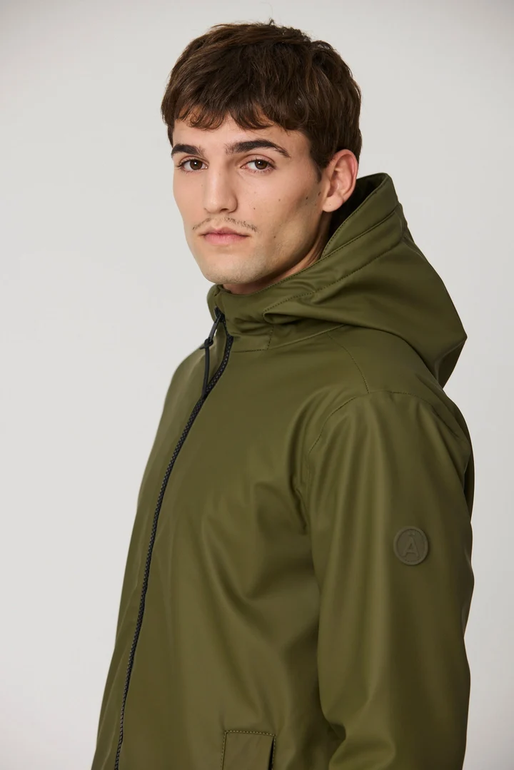   Abrigo  TANTÄ Impermeable de Poliuretano SHIMO OLIVE