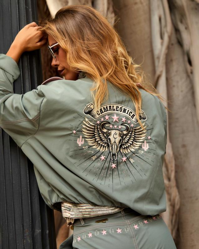 CAZADORA QUETZAL CAMALEÓNICA