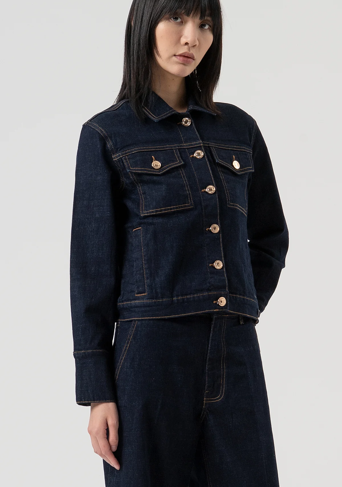 Chaqueta vaquera de corte regular con lavado crudo