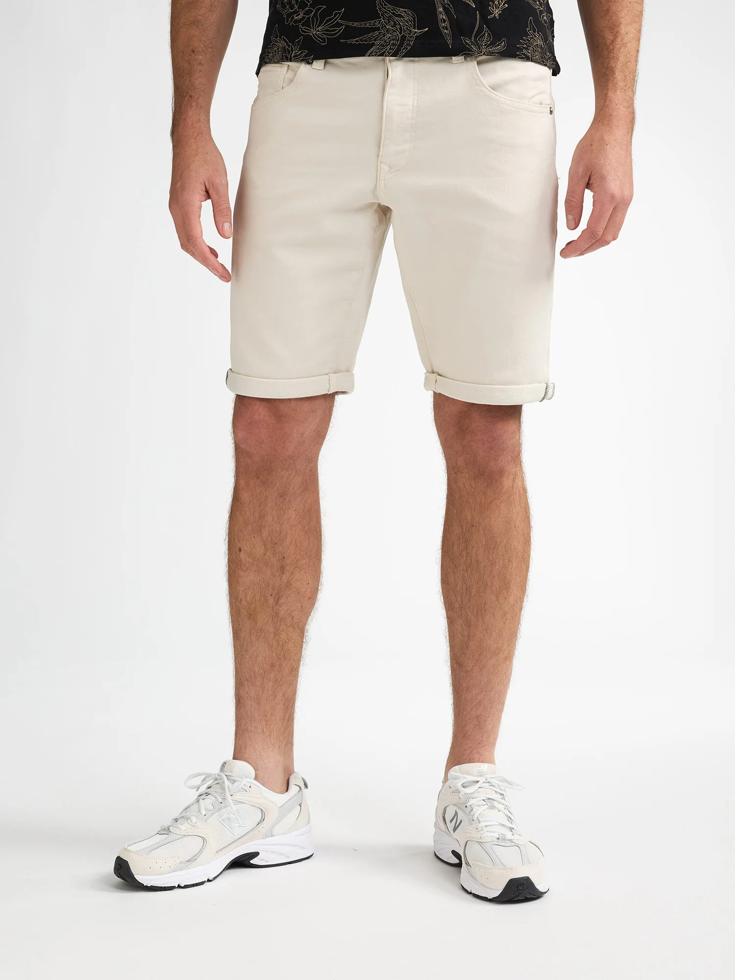 Pantalones Cortos de Mezclilla Coloreados Jackson Coconut Beig