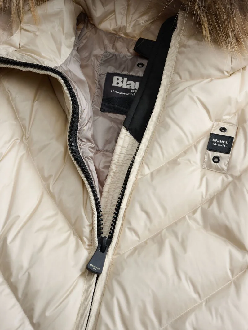 CHAQUETA BLAUER LARGA DE PLUMÍFERO ALTHEA CON LÍNEAS GEOMÉTRICAS PIEDRA