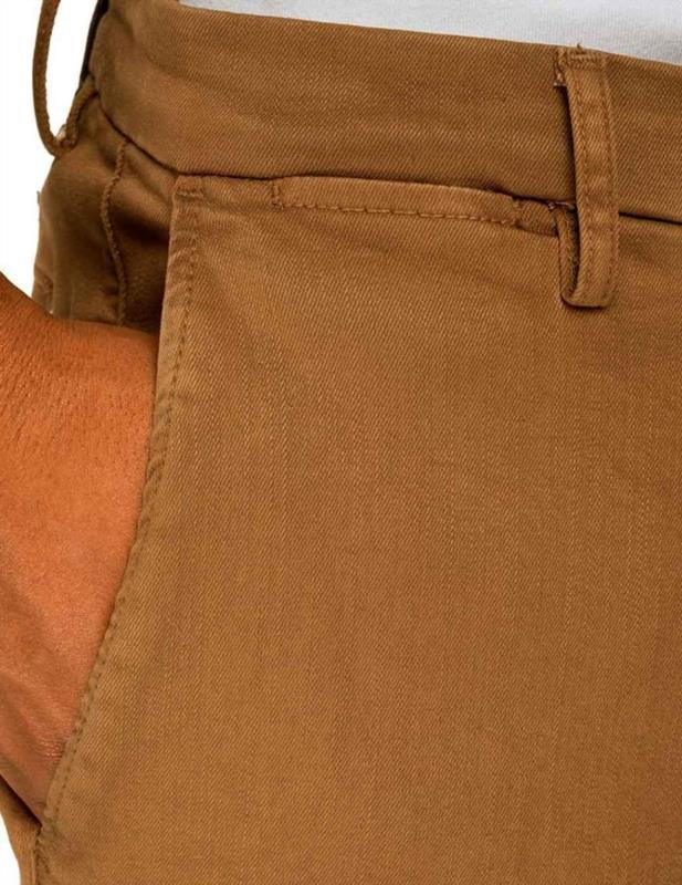 CHINO REPLAY DE CORTE SLIM ZEUMAR CAMEL