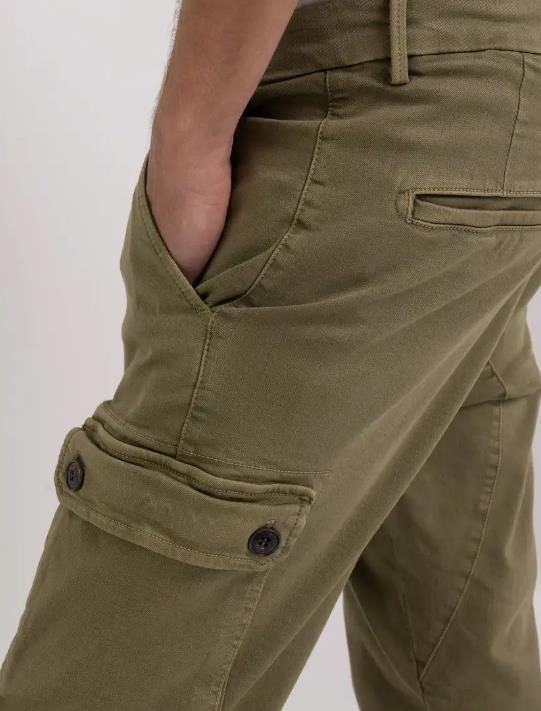 VAQUEROS DE CORTE SLIM FIT JAAN MILITARY