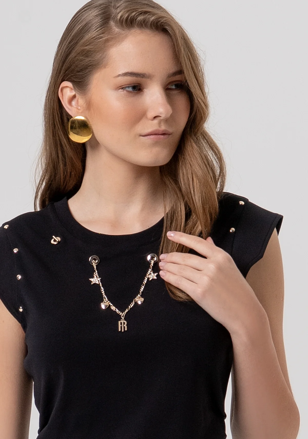 T-SHIRT WITH NECKLACE BLACK