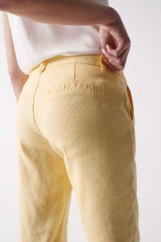 PANTALÓN CHINO IN COLOR LINEN LIGHT YELLOW 21005506