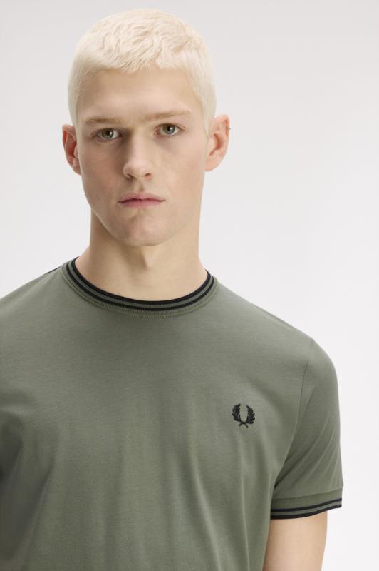 Camiseta con el ribete con dos franjas VERDE