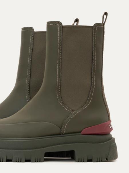 BOTA PARA MUJER HOFF CHELSEA ENGOMADA CAQUI