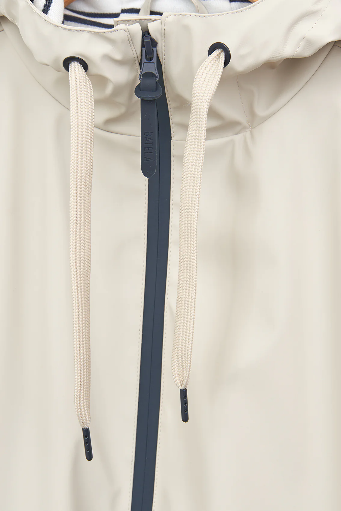 Chubasquero 100% impermeable con forro de rayas BEIG