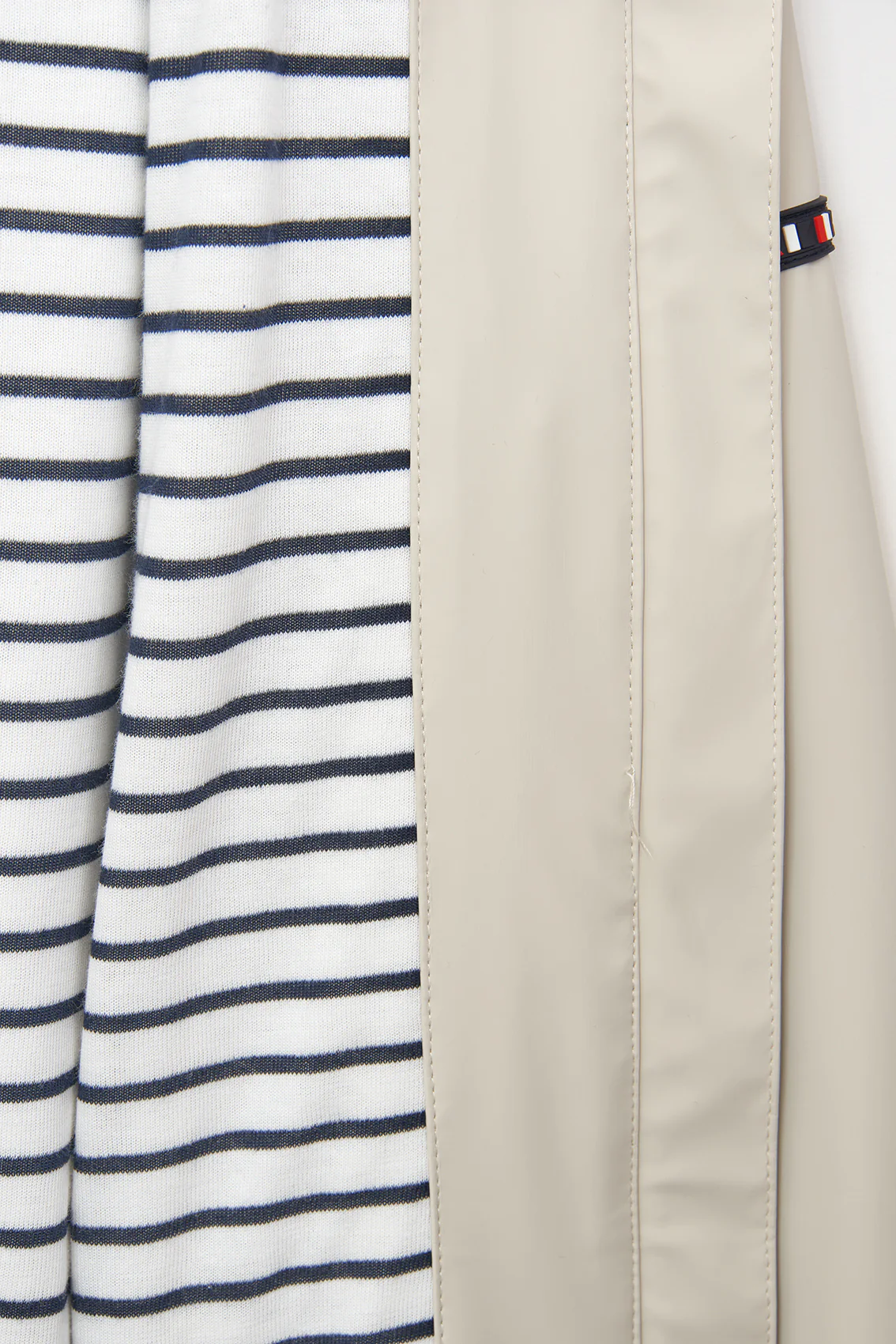 Chubasquero 100% impermeable con forro de rayas BEIG