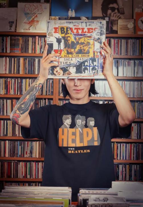 CAMISETA BEATLES HELP