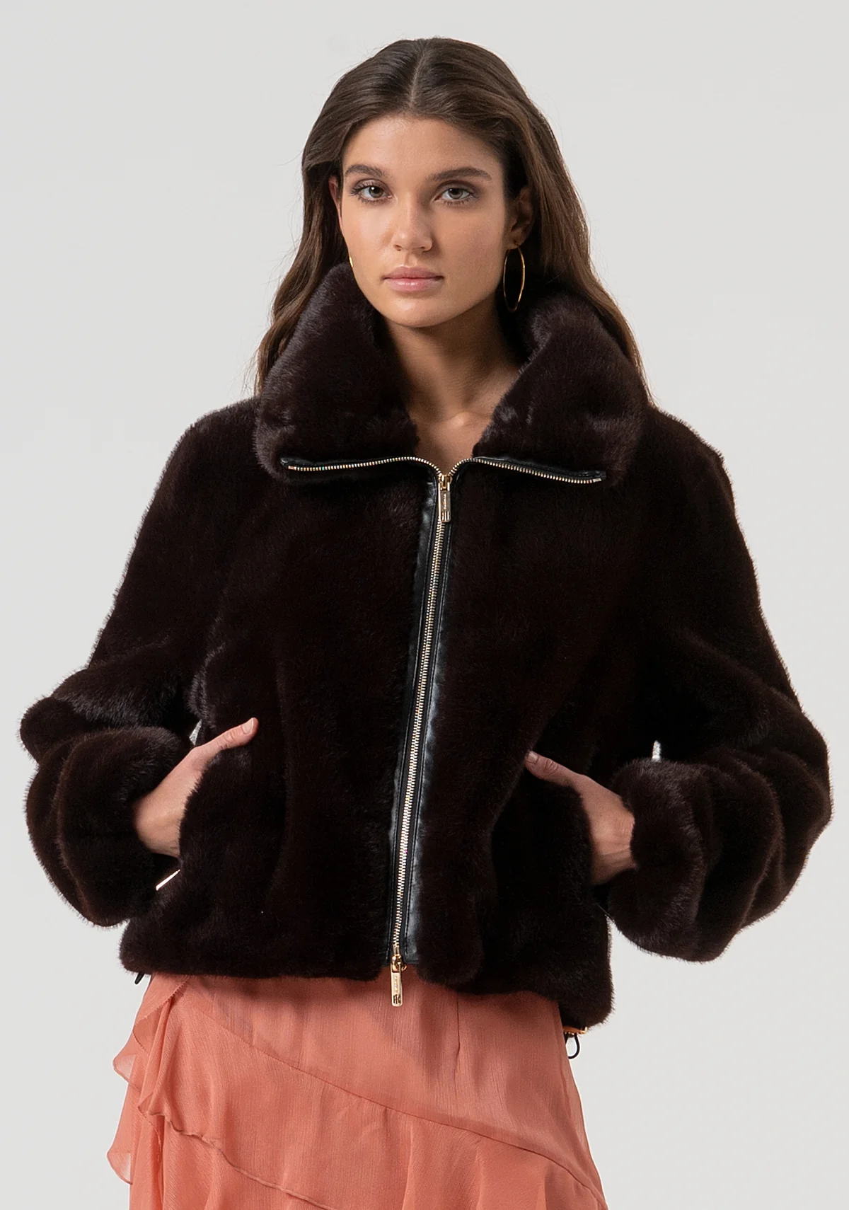 Chaqueta ajustada con cremallera central