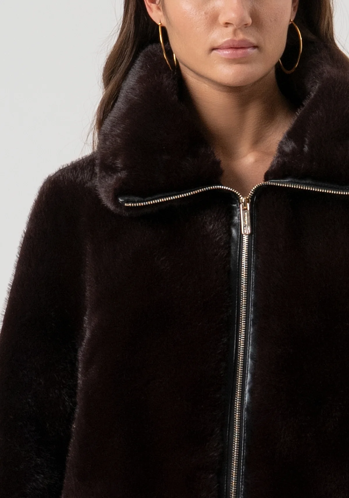 Chaqueta ajustada con cremallera central