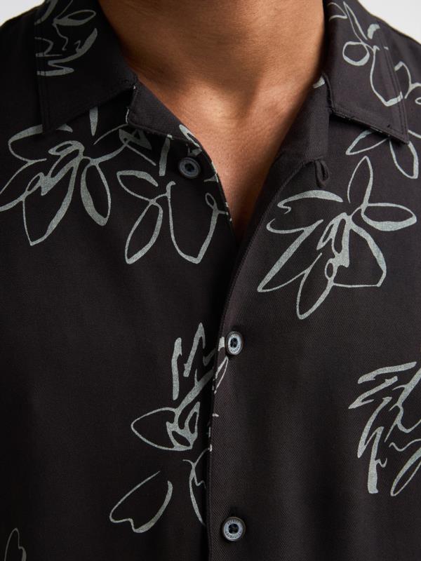 CAMISA ESTAMPADA NEGRO